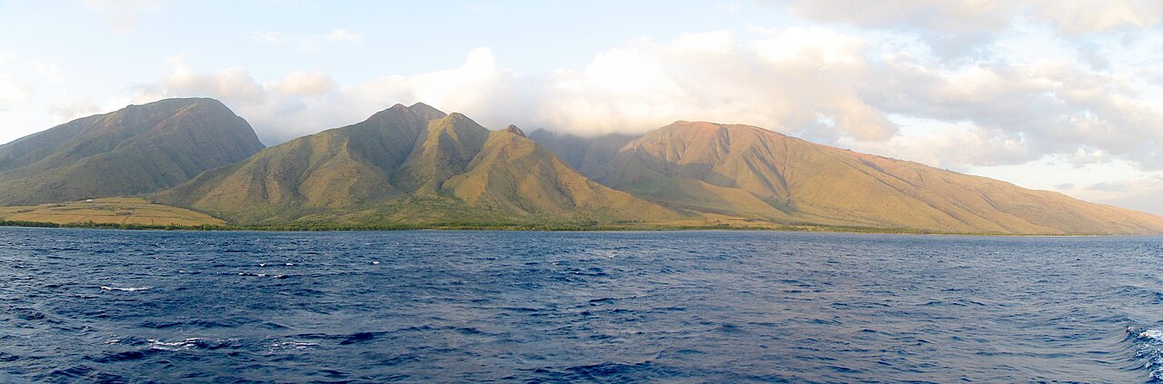 Maui, Hawaii.

Beschreibung: Mauii vom Wasser aus fotografiert (Westküste)
Quelle: selbst fotografiert
Datum: April 2005
Fotograf / Zeichner: Patrick Huebgen